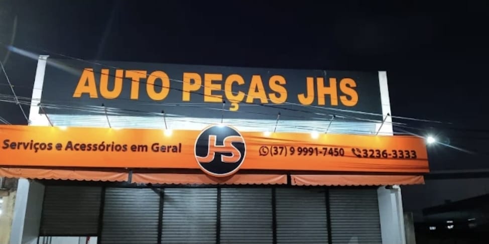 Interior da loja Auto Peças JHS com prateleiras organizadas de peças automotivas